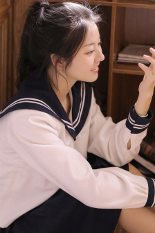 皮包上撒了乳液怎么办